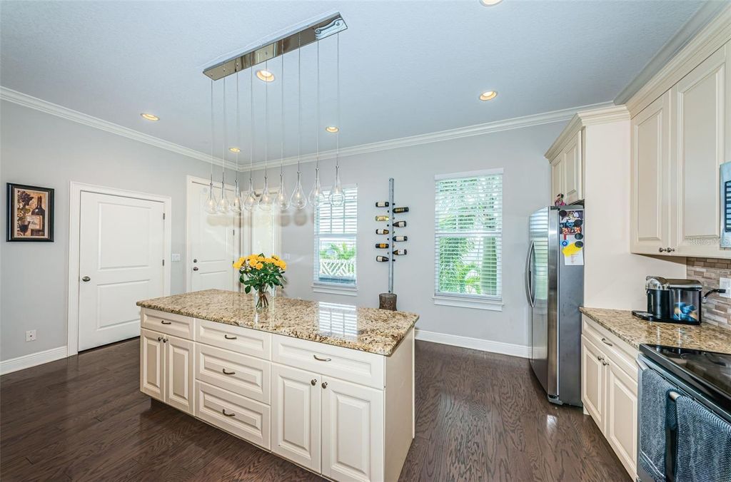 Image 18 of property listing at 7004 GREVILLA AVENUE S, South Pasadena, FL 33707