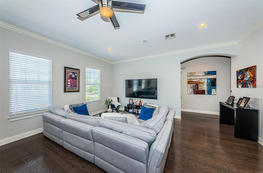 Image 8 of property listing at 7004 GREVILLA AVENUE S, South Pasadena, FL 33707