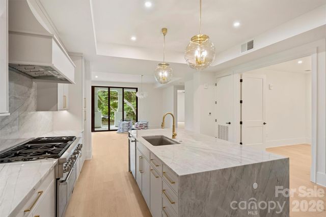 409 Queens Road 101, Charlotte, NC 28207