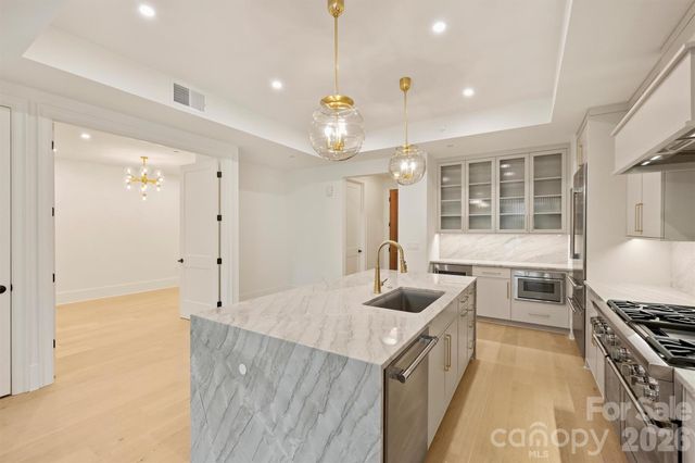 409 Queens Road 101, Charlotte, NC 28207