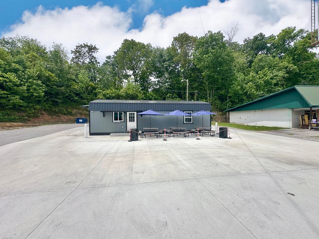995 Hwy 27, Whitley City, KY 42653