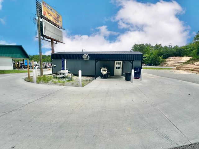 995 Hwy 27, Whitley City, KY 42653