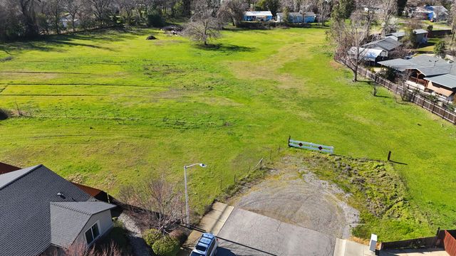 3232 Nicolet Lane, Redding, CA 96001