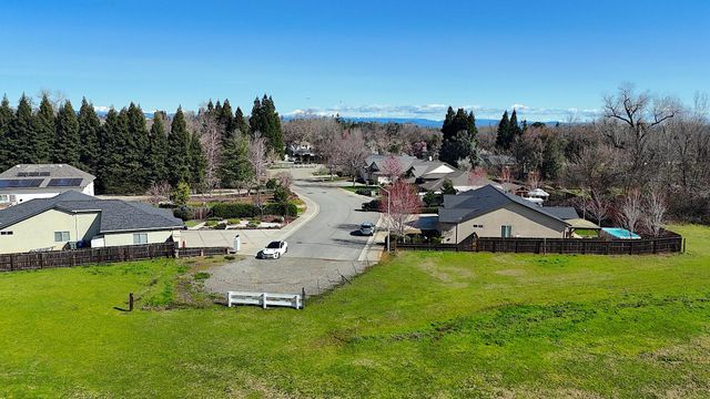 3232 Nicolet Lane, Redding, CA 96001