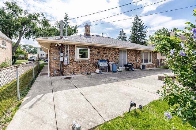 2334 S 10th Avenue, North Riverside, IL 60546