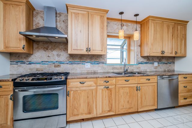 2334 S 10th Avenue, North Riverside, IL 60546