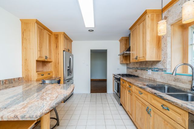 2334 S 10th Avenue, North Riverside, IL 60546