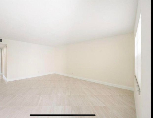 401 Monaco Way 401, Delray Beach, FL 33446