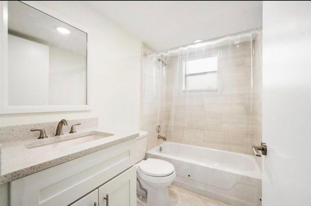 401 Monaco Way 401, Delray Beach, FL 33446