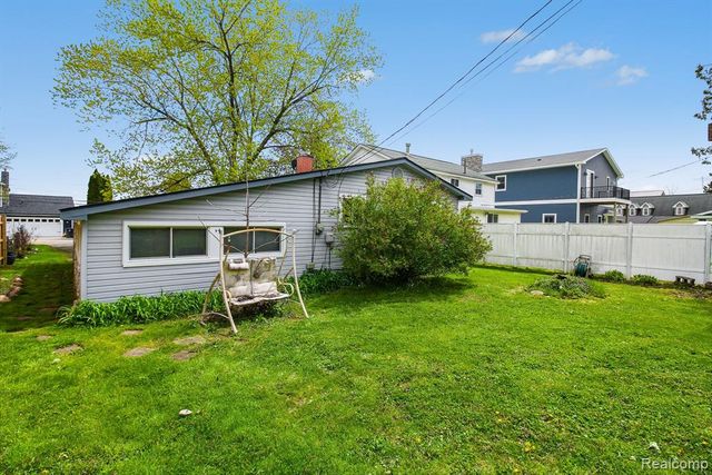 1210 Sunrise Park Street, Howell, MI 48843
