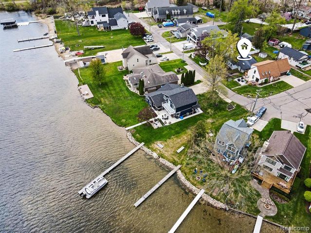 1210 Sunrise Park Street, Howell, MI 48843