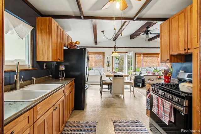 1210 Sunrise Park Street, Howell, MI 48843