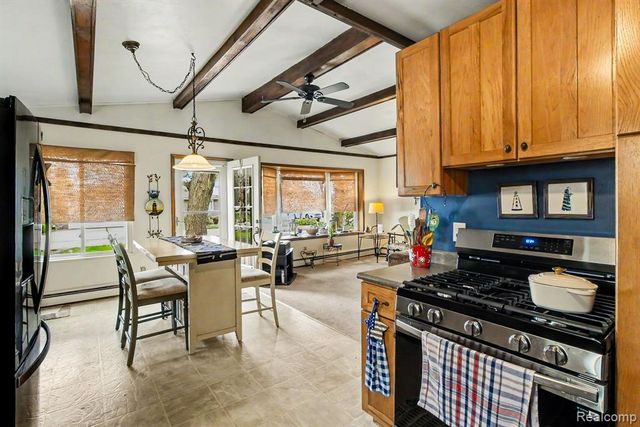 1210 Sunrise Park Street, Howell, MI 48843