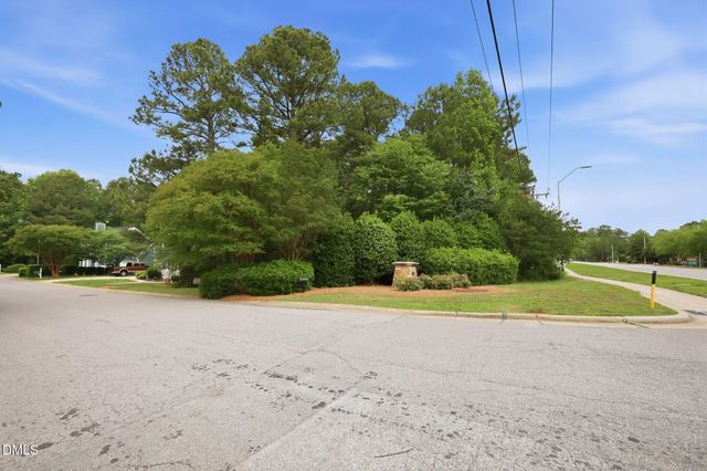 817 Oakhall Drive, Holly Springs, NC 27540