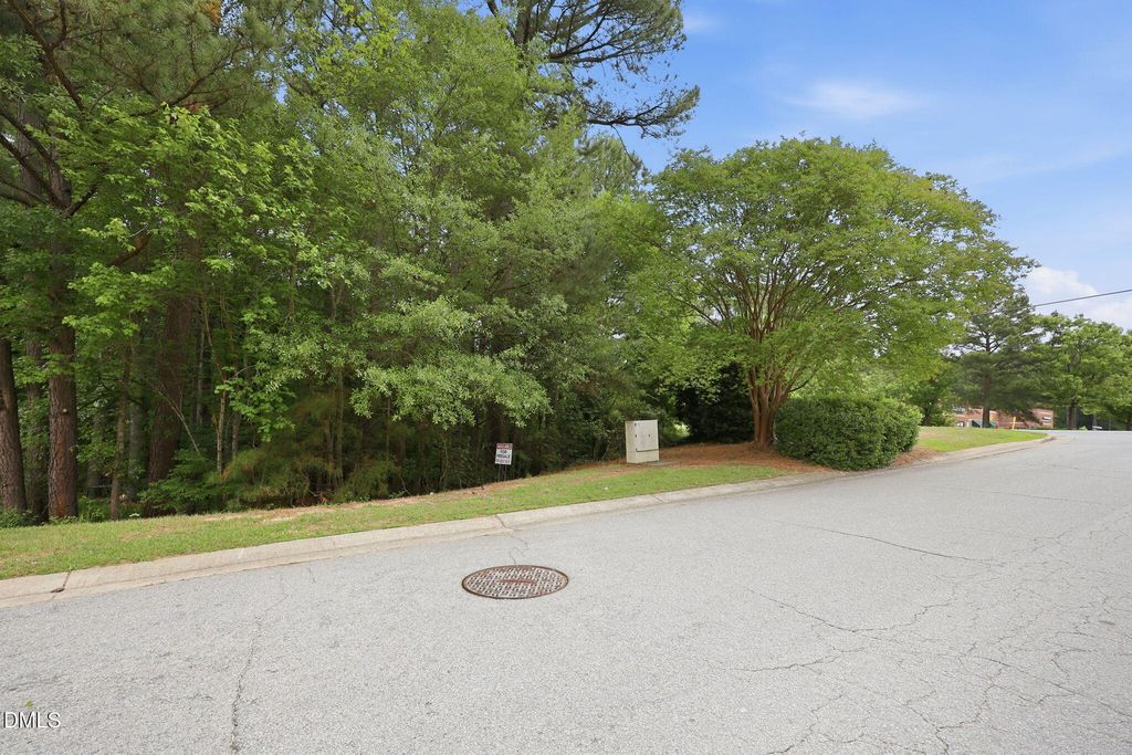 817 Oakhall Drive, Holly Springs, NC 27540