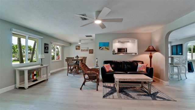 504 69TH STREET, Holmes Beach, FL 34217