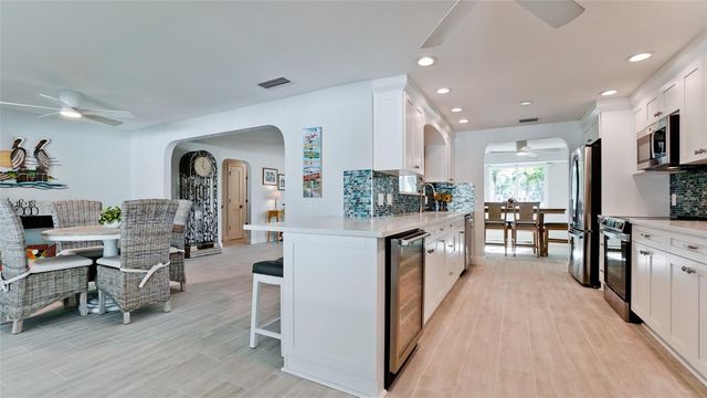 504 69TH STREET, Holmes Beach, FL 34217