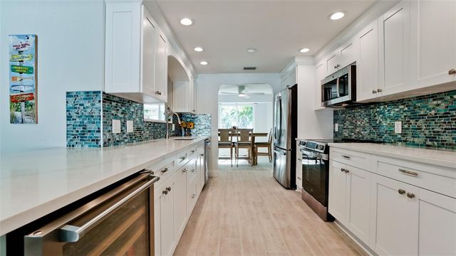 504 69TH STREET, Holmes Beach, FL 34217