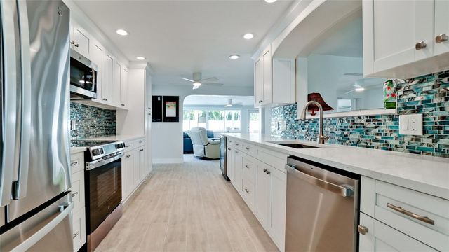 504 69TH STREET, Holmes Beach, FL 34217