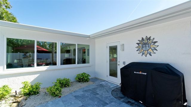 504 69TH STREET, Holmes Beach, FL 34217