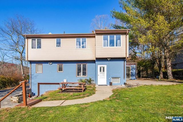 11 Bushwick Lane, West Milford, NJ 07480