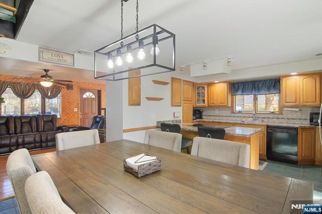 11 Bushwick Lane, West Milford, NJ 07480