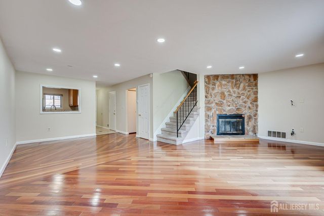 7 Lily Court, Edison, NJ 08820