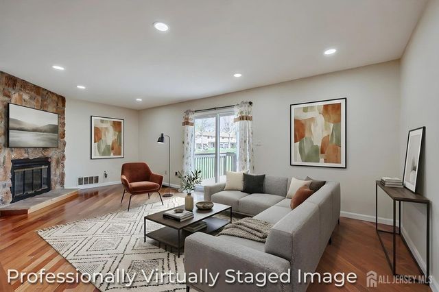 7 Lily Court, Edison, NJ 08820