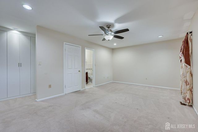 7 Lily Court, Edison, NJ 08820