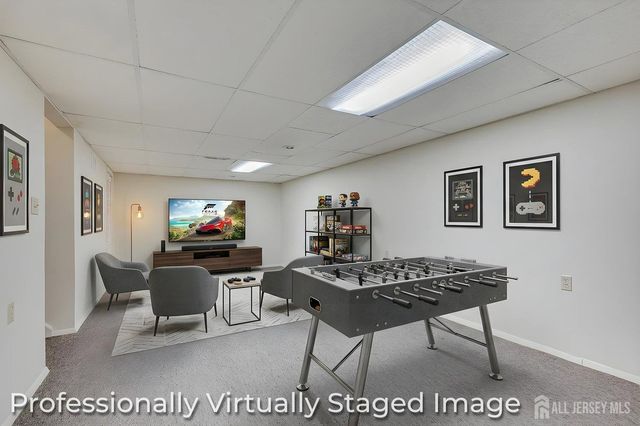 7 Lily Court, Edison, NJ 08820