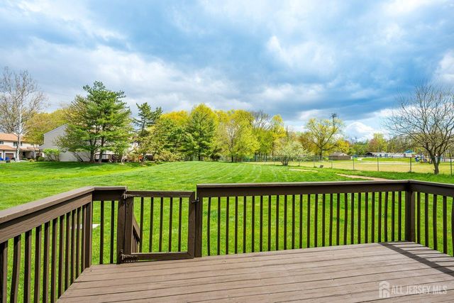 7 Lily Court, Edison, NJ 08820