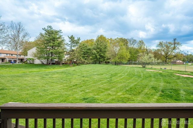 7 Lily Court, Edison, NJ 08820