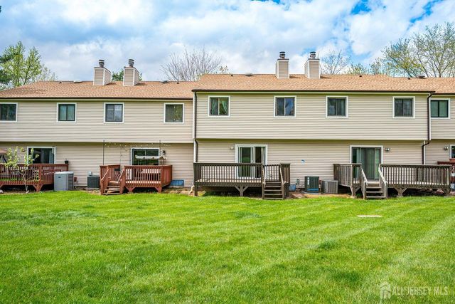 7 Lily Court, Edison, NJ 08820