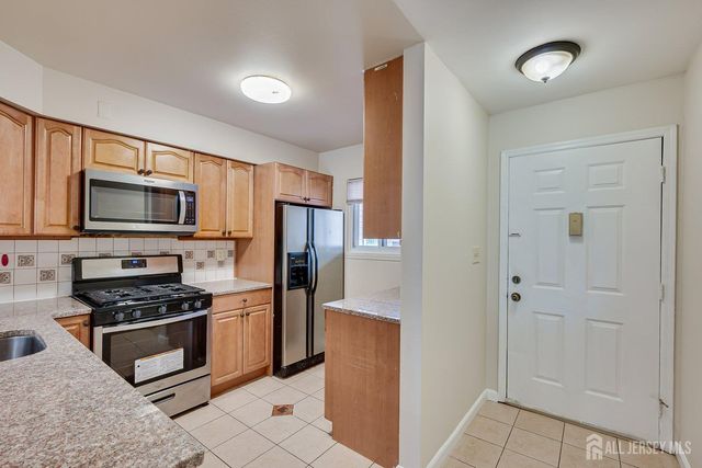 7 Lily Court, Edison, NJ 08820