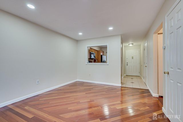 7 Lily Court, Edison, NJ 08820