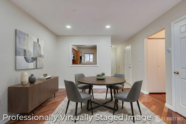 7 Lily Court, Edison, NJ 08820