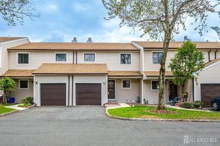 7 Lily Court, Edison, NJ 08820