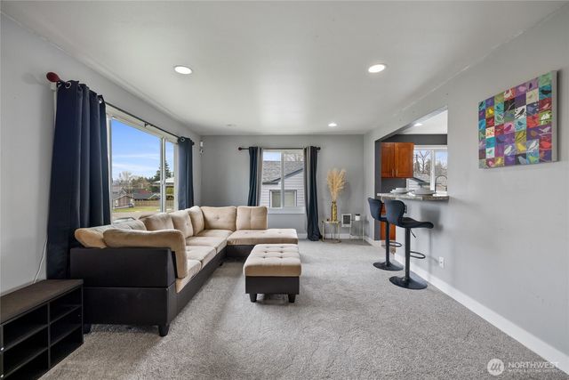 1646 E Wright Avenue, Tacoma, WA 98404