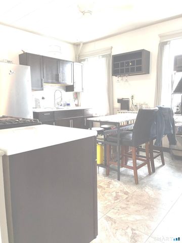 16 Holbrook Court, Ansonia, CT 06401