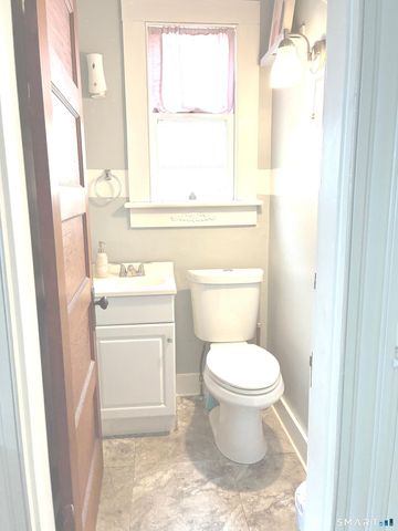 16 Holbrook Court, Ansonia, CT 06401