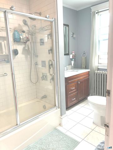 16 Holbrook Court, Ansonia, CT 06401