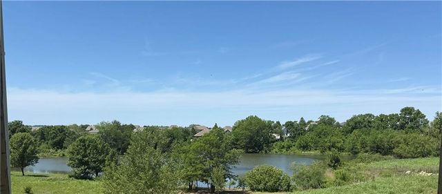 9810 N Laurel Avenue, Kansas City, MO 64157