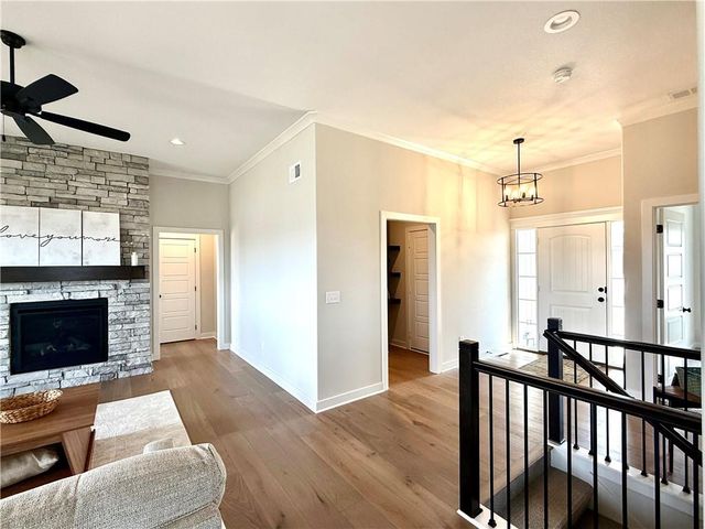9810 N Laurel Avenue, Kansas City, MO 64157