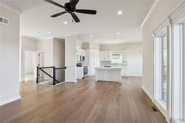 9810 N Laurel Avenue, Kansas City, MO 64157