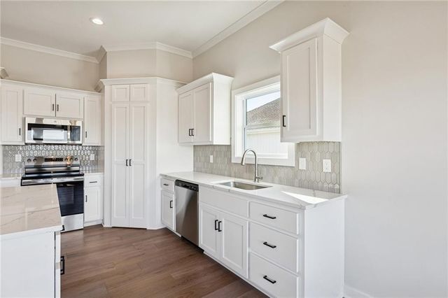 9810 N Laurel Avenue, Kansas City, MO 64157