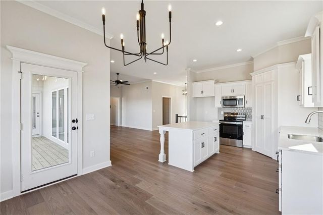 9810 N Laurel Avenue, Kansas City, MO 64157