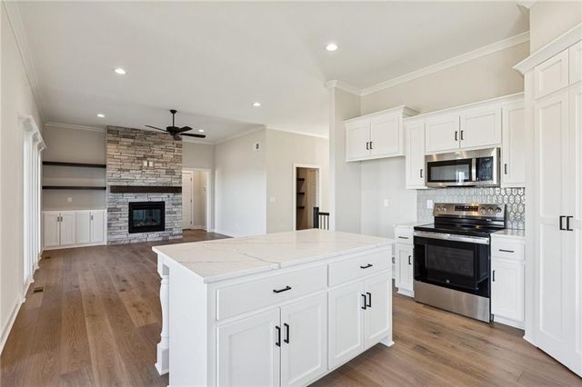 9810 N Laurel Avenue, Kansas City, MO 64157