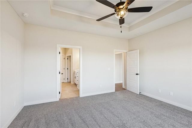 9810 N Laurel Avenue, Kansas City, MO 64157