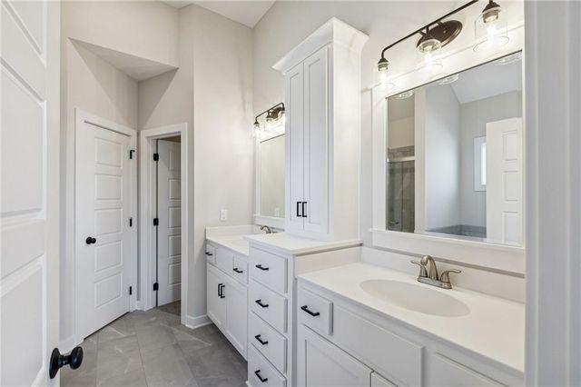 9810 N Laurel Avenue, Kansas City, MO 64157