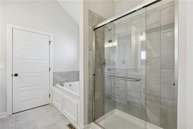 9810 N Laurel Avenue, Kansas City, MO 64157